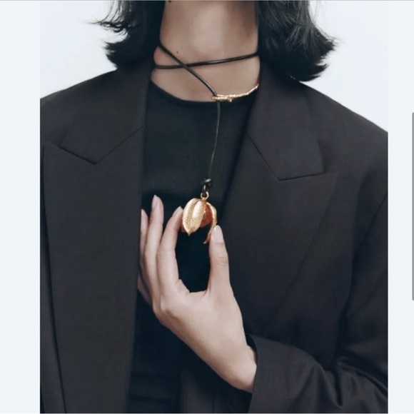 Zara Physalis Necklace Goldtone Black and Orange new no 🏷️ - Picture 3 of 7